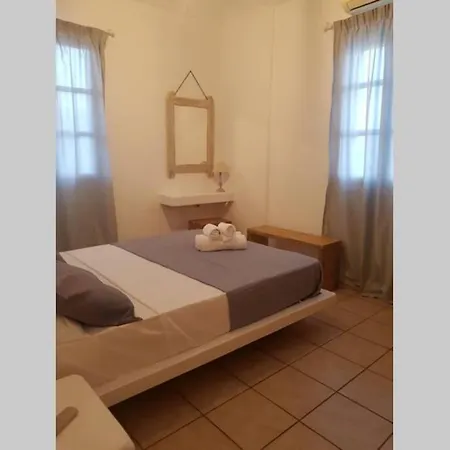 Laouti Tinos B Agios Ioannis (Tinos)